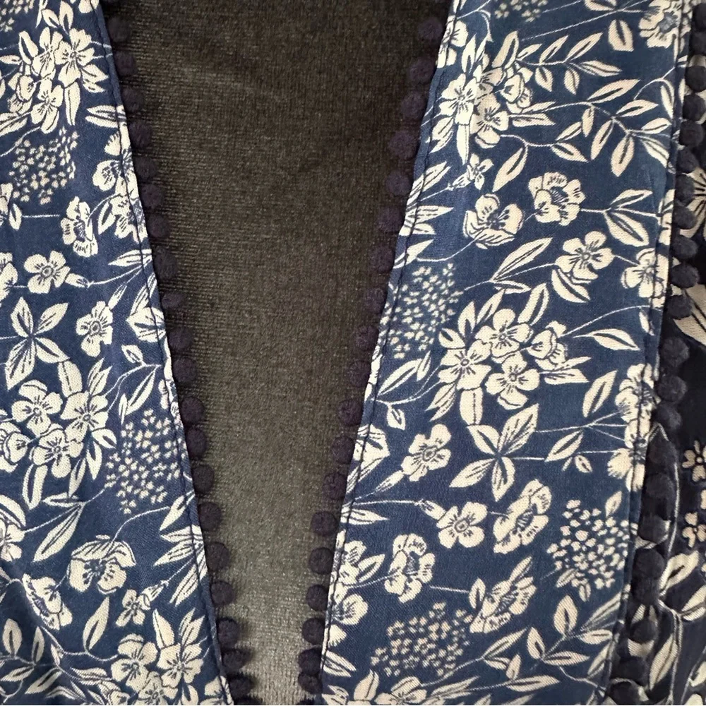 Navy Blue & White Floral Kimono Cardigan with Lace Trim – Size Large - Picture 2 of 8